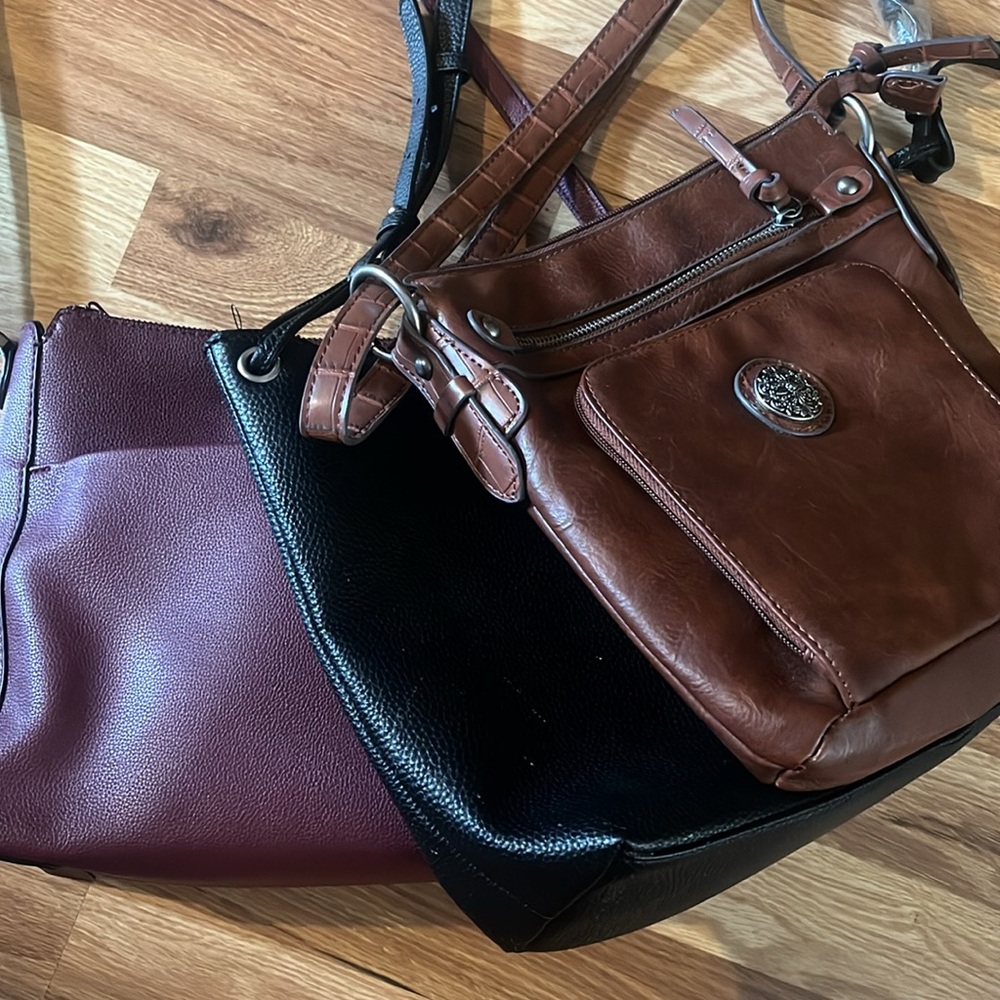 ‼️ 🚨 Cross body send your bundle offer . Price is for each .